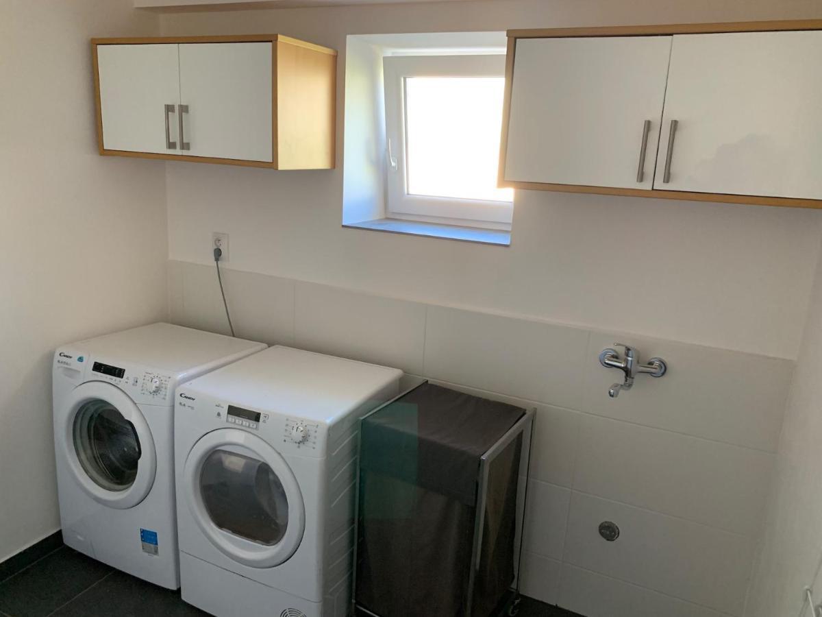 Fox Apartment Hostka  Екстериор снимка